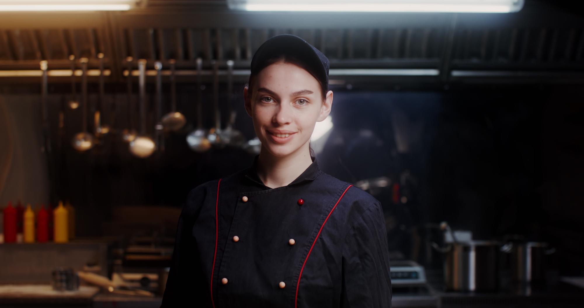Portret szefa kuchni w kuchni